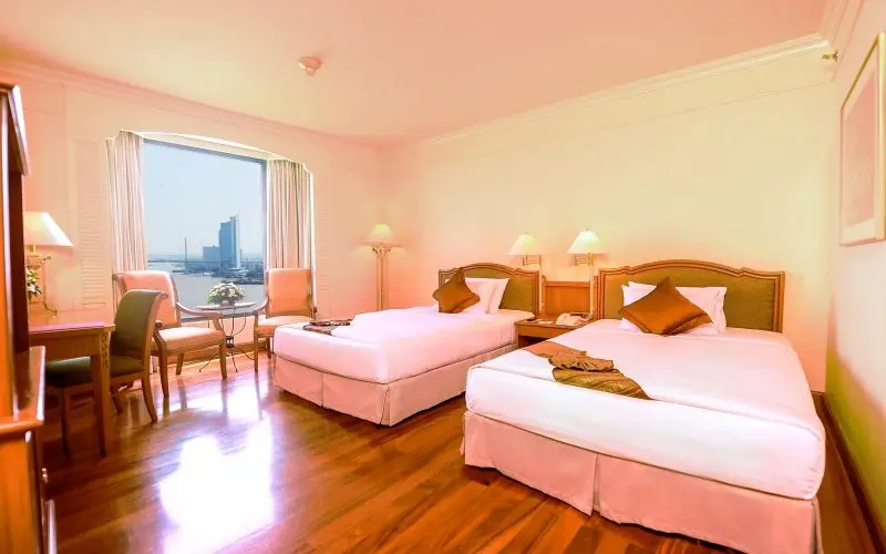 Executive River View | Montien Riverside Hotel 5-star international luxury beside the Chao Phraya River