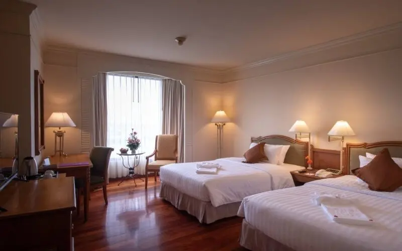 Montien Riverside Hotel, 5-star international luxury beside the Chao Phraya River