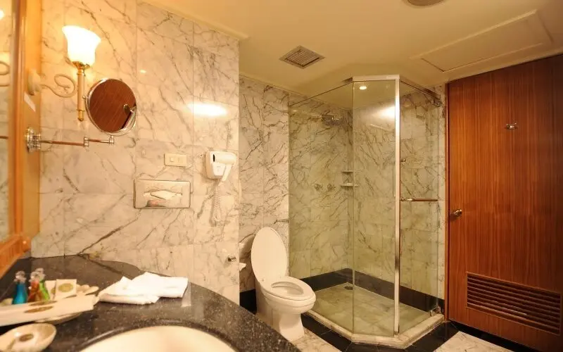 ห้องดีลักซ์ คอร์เนอร์ | โรงแรมมณเฑียร ริเวอร์ไซด์ กรุงเทพ แถว พระราม 3 ระดับ 5 ดาว ติดแม่น้ำเจ้าพระยา