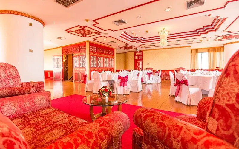 ห้องเอมเพอเรอร์ สวีทโรงแรมจัดงานแต่งงาน แบบจีน หรือพิธียกน้ำชา |  โรงแรมมณเฑียร ริเวอร์ไซด์ กรุงเทพ